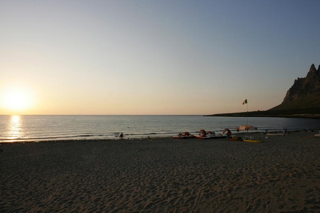 Villa Baia Di Cornino 쿠스토나치 객실 사진