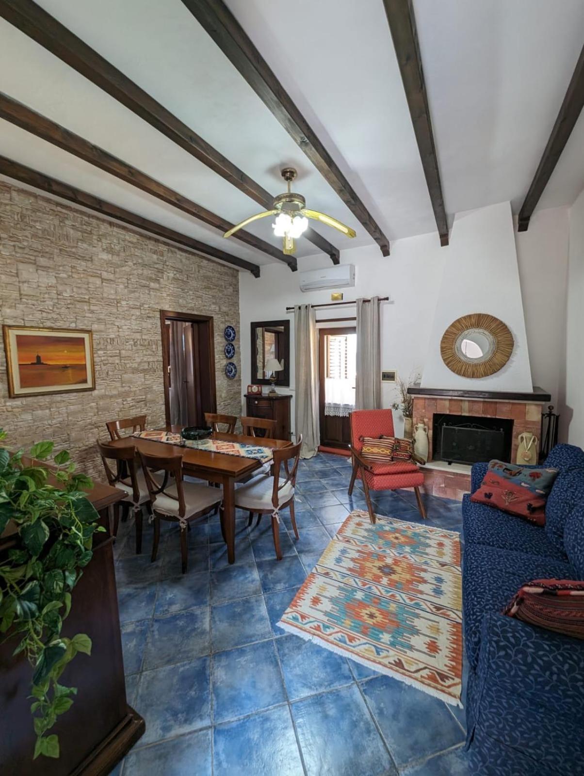 Villa Baia Di Cornino 쿠스토나치 외부 사진